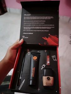 SUGAR ON-THE-GO MAKEUP KIT. (NEW PRODUCT)