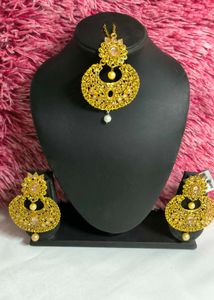 Elegant Gold-Tone Jewelry Set