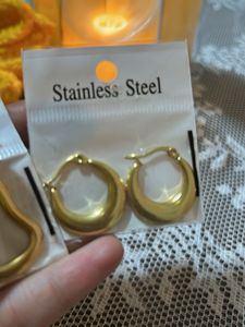 Set of 2 Gold Hoop Earrings