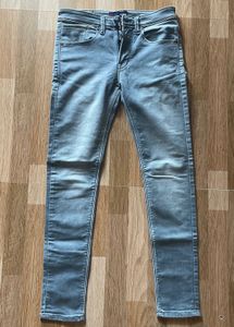 Light Wash Skinny Jeans