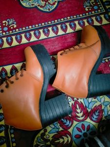 A Pair Of Beautiful Casual Tan Boot For Ladies.