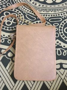 Chain Detail Crossbody Phone Bag