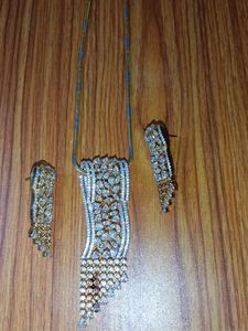 AD Neckpiece