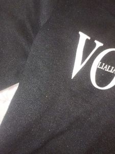 A VOGUE BLACK SWEATSHIRT