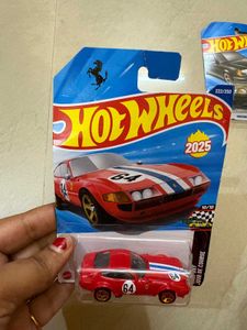 Hot Wheels Mercedes-Benz 500 E &amp; Ferrari