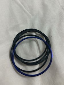 Women&#39;s bangles