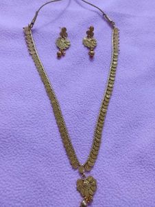 Elegant Gold Swirl Drop Earrings
