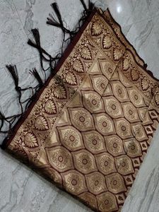 Banarasi silk Saree With Unstitched Blouse New (Maroon Color)
