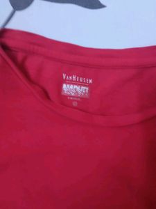 Selling Van Heusen Tshirt In ₹300 For Women