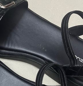 Black Zudio Sandals &amp; Block Retro Style Platform