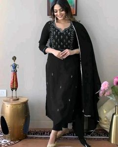 Elegant Black Embroidered Ethnic Salwar Suit..🖤🧚