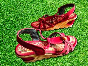 Sandal
