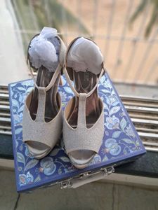 Now In Offer Price Brand New Pencil Heels 👠