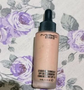 MAC Studio Waterweight Foundation SPF 30