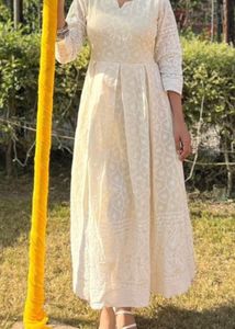 Elegant White Embroidered Kurta