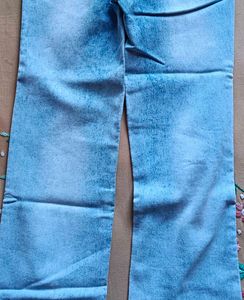 Stylish High-Waisted Jeans