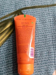 Lotus Daily Use Vitamin C Matte Gel Sunscreen 🧴