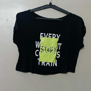 Black crop Tee