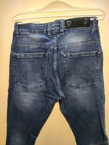 Distressed Ferzi Jeans