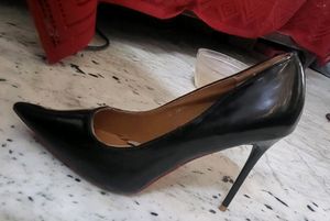 Carlton London Black Pumps
