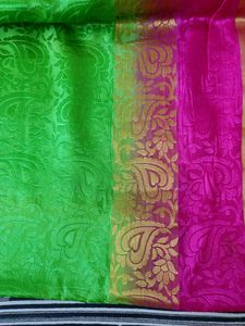 Parrot Green &amp; Magenta Pink Saree &amp; Blouse piece