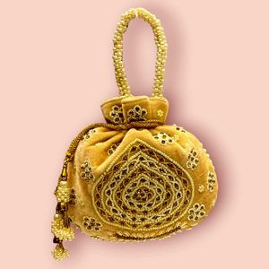 Velvet Potli Bag | Lehenga Matching Batwa