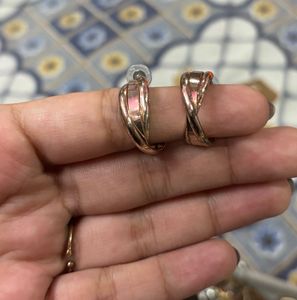 Twisted Small Golden Hoops