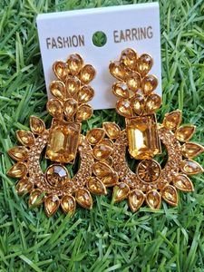 gold-toned floral design chandelier earrings