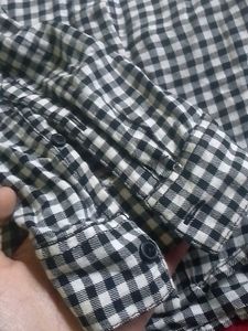 Women&#39;s Cropped Checked Black and White Shirt