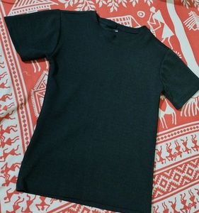 black t-shirt🫧