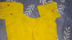 Elegant pink  &amp; Yellow Floral Saree with blouse (3