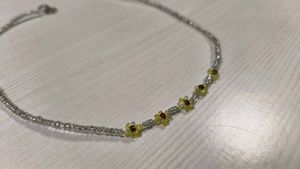 Handmade floral beaded daisy necklace