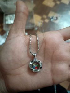 Elegant Floral Pendant Necklace