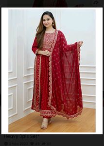 Women&#39;s Naira Cut Kurti Set Maroon