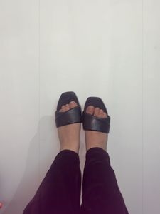 shoetopia black heels!!