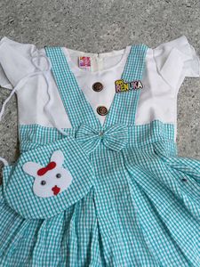 Girl&#39;s Dress With Purse