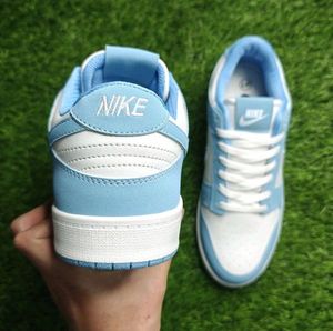 Nike Dunk Low UNC