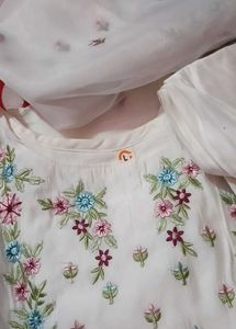 Women New Embroidered Kurta Set