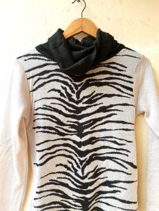 Animal Print Turtleneck Sweater (Women)