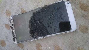 Running Mobile 🔥 Only Screen Damage And Bettery