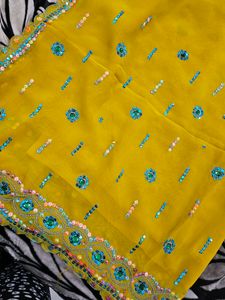 Saree With Designer Back Blouse + 6 Clutchers