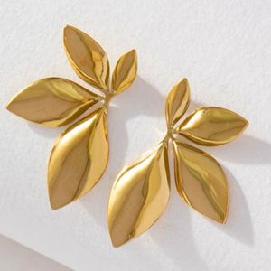 Gold Floral leaves stud Earrings✨