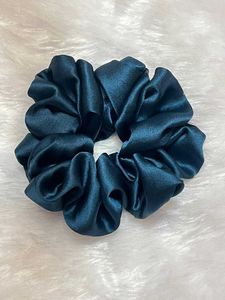 Pure satin scrunchies🎀