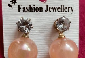Fashionable New Earrings And Stunds