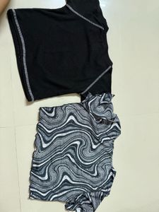 Graphic &amp; Abstract Print Top Bundle Combo Of 2