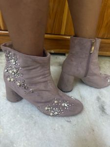 Zara Pearl Diamond Boots