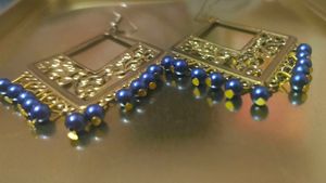 2 Earrings And 8 Beats