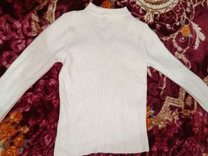 a off white or cream color wollen top