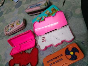Combo Of 7 Pencil Box & Poches In Good Condition