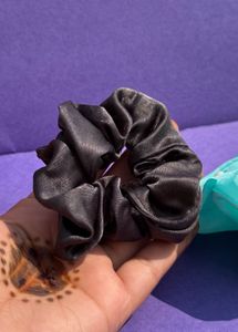 Beautiful Pearl Scrunchies